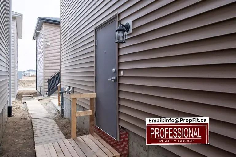 6307 66 St - Photo 2 of 18
