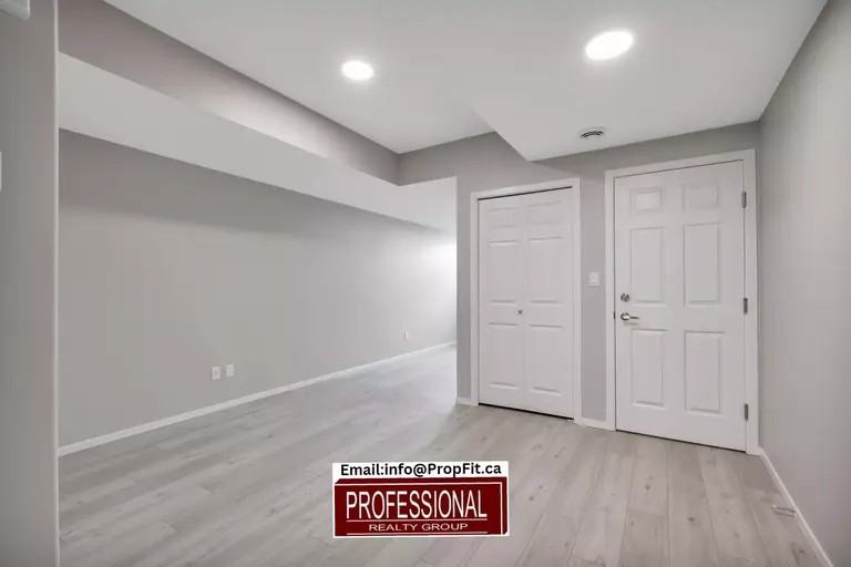 6307 66 St - Photo 3 of 18
