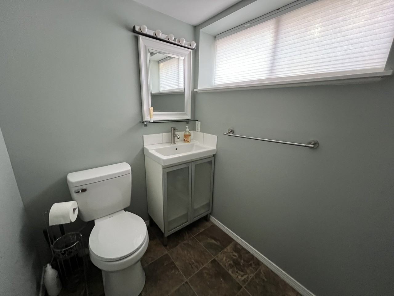 517 30th Ave E #B - Photo 2 of 9