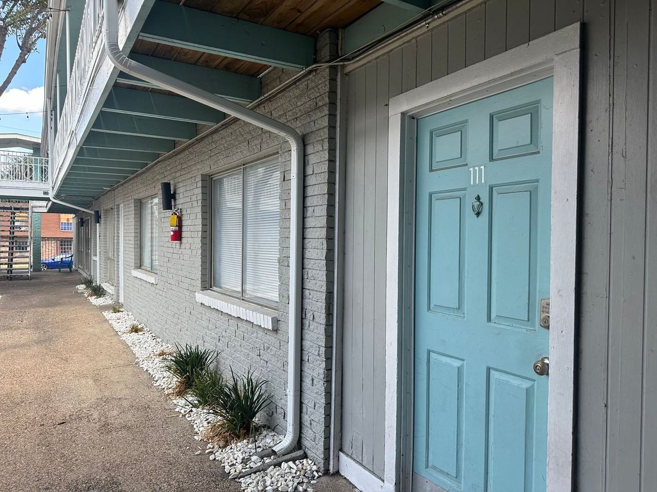 Monarch Court - Photo 3 of 18