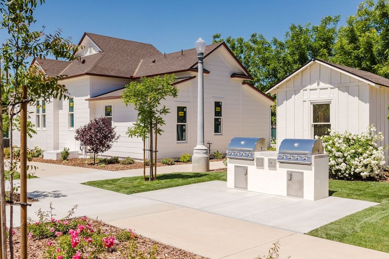 Hye Court - Photo 2 of 2