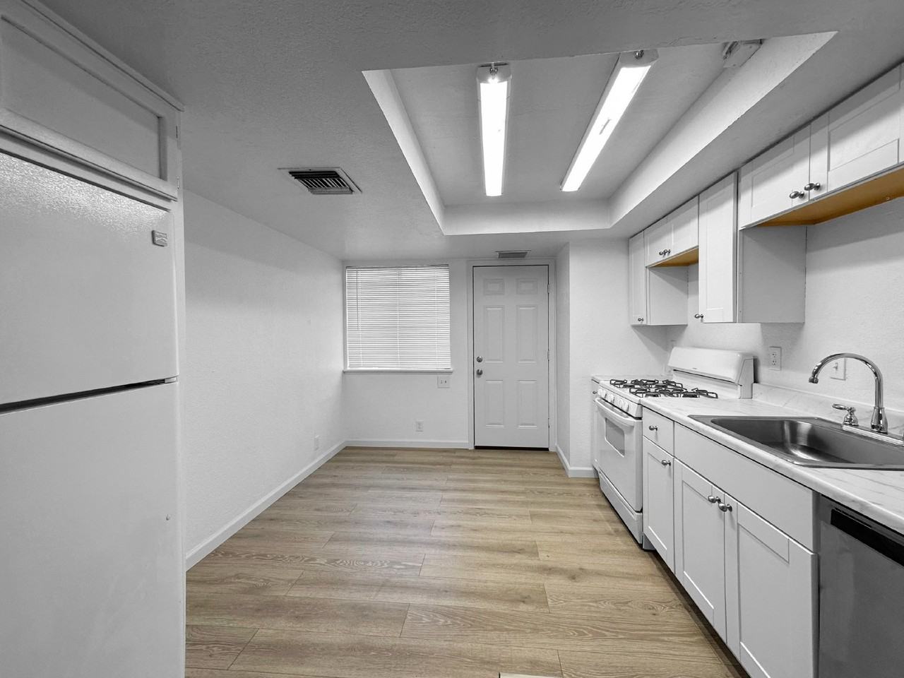 201 S Sunset St #C - Photo 6 of 21