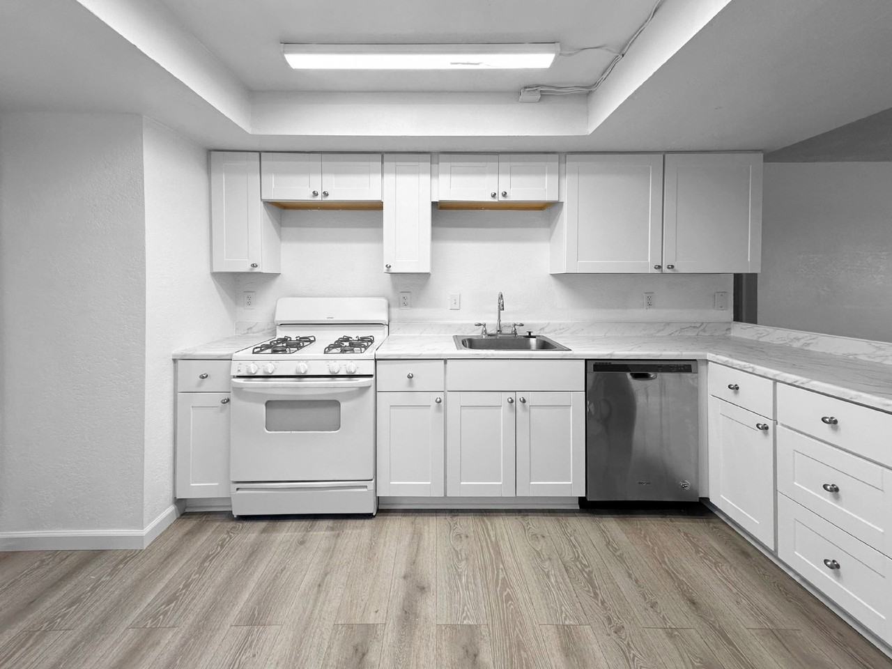 201 S Sunset St #C - Photo 7 of 21