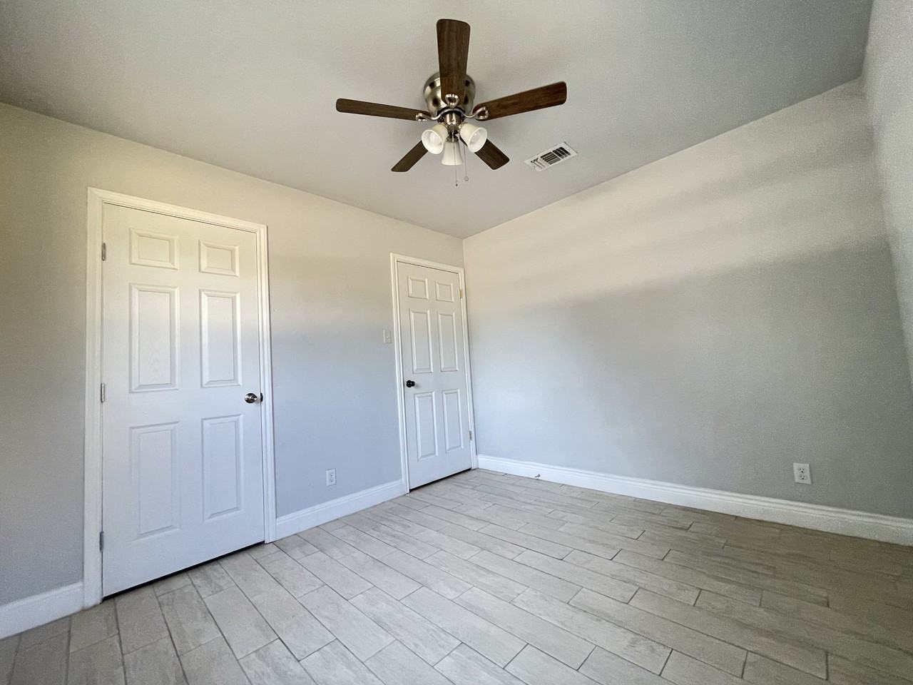 505 Corley Dr - Photo 3 of 12