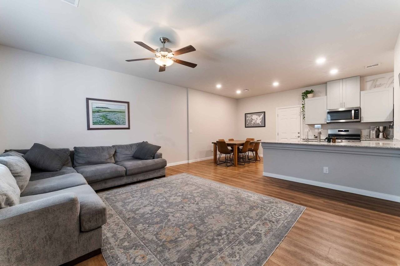 7451 Sunray Point St - Photo 3 of 19