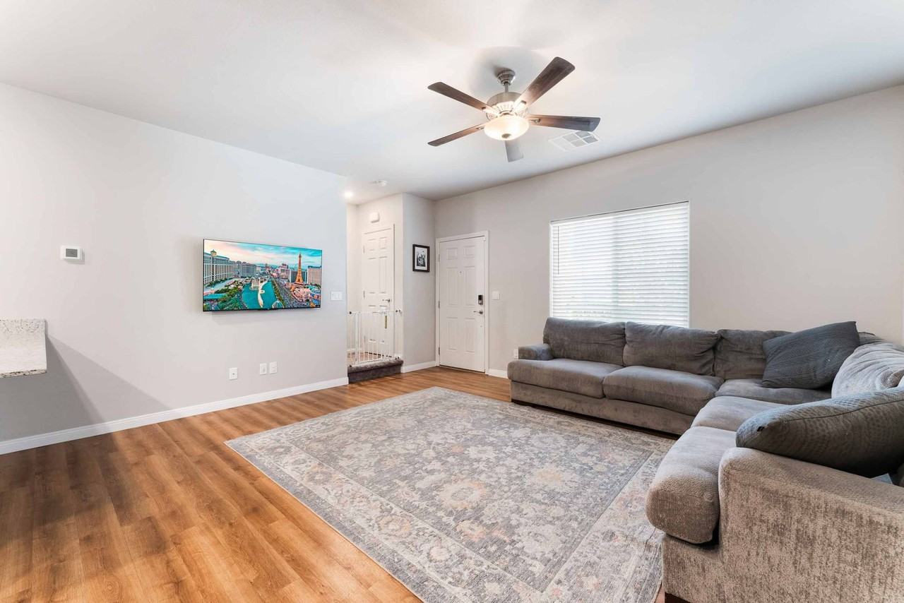 7451 Sunray Point St - Photo 4 of 19