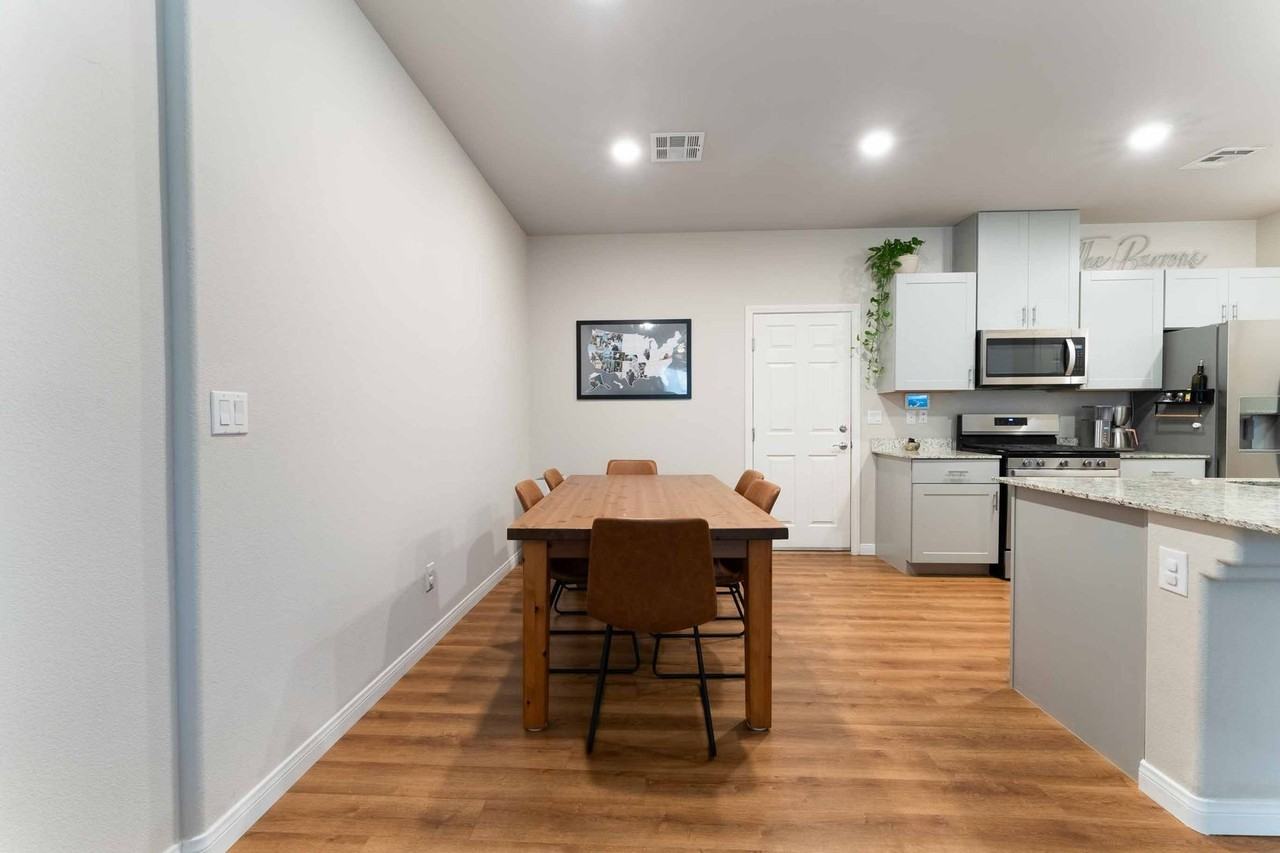 7451 Sunray Point St - Photo 5 of 19