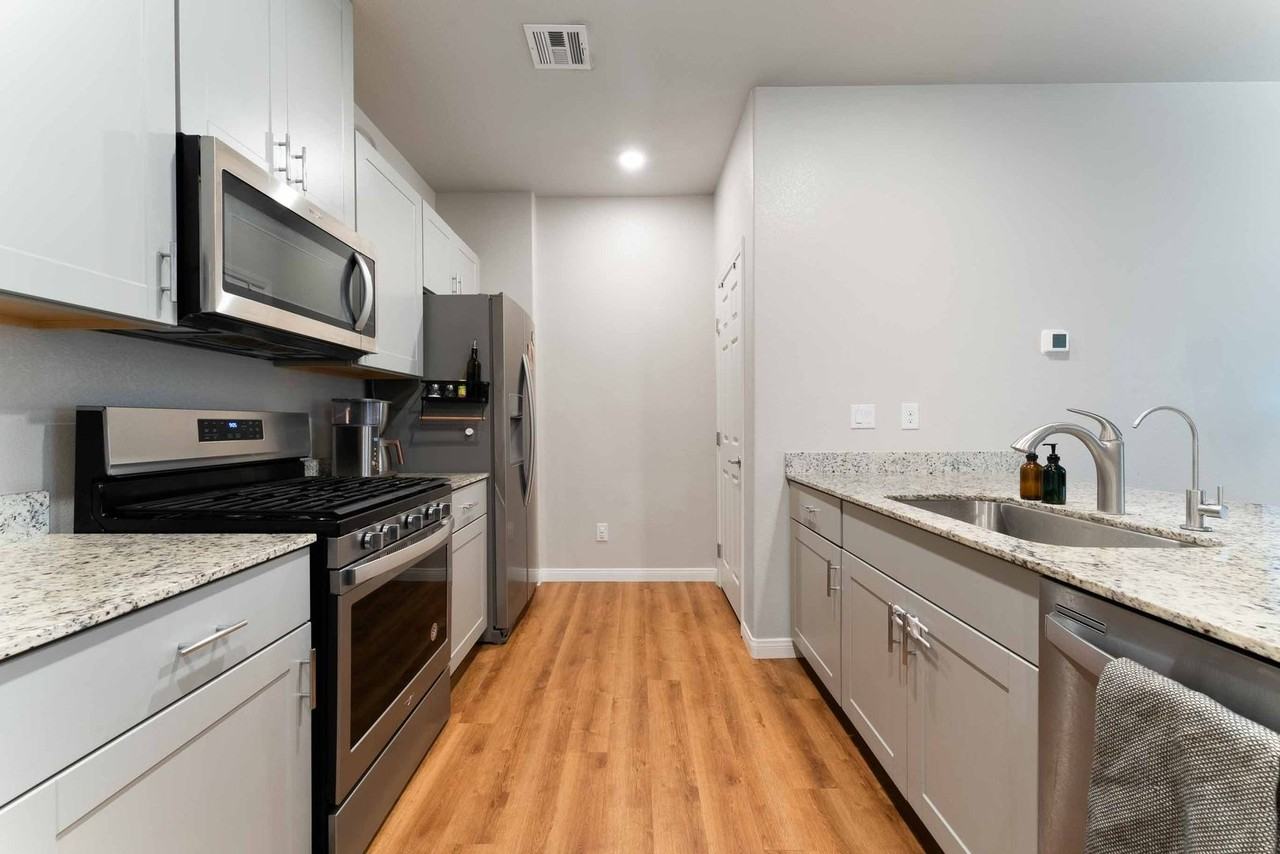 7451 Sunray Point St - Photo 6 of 19