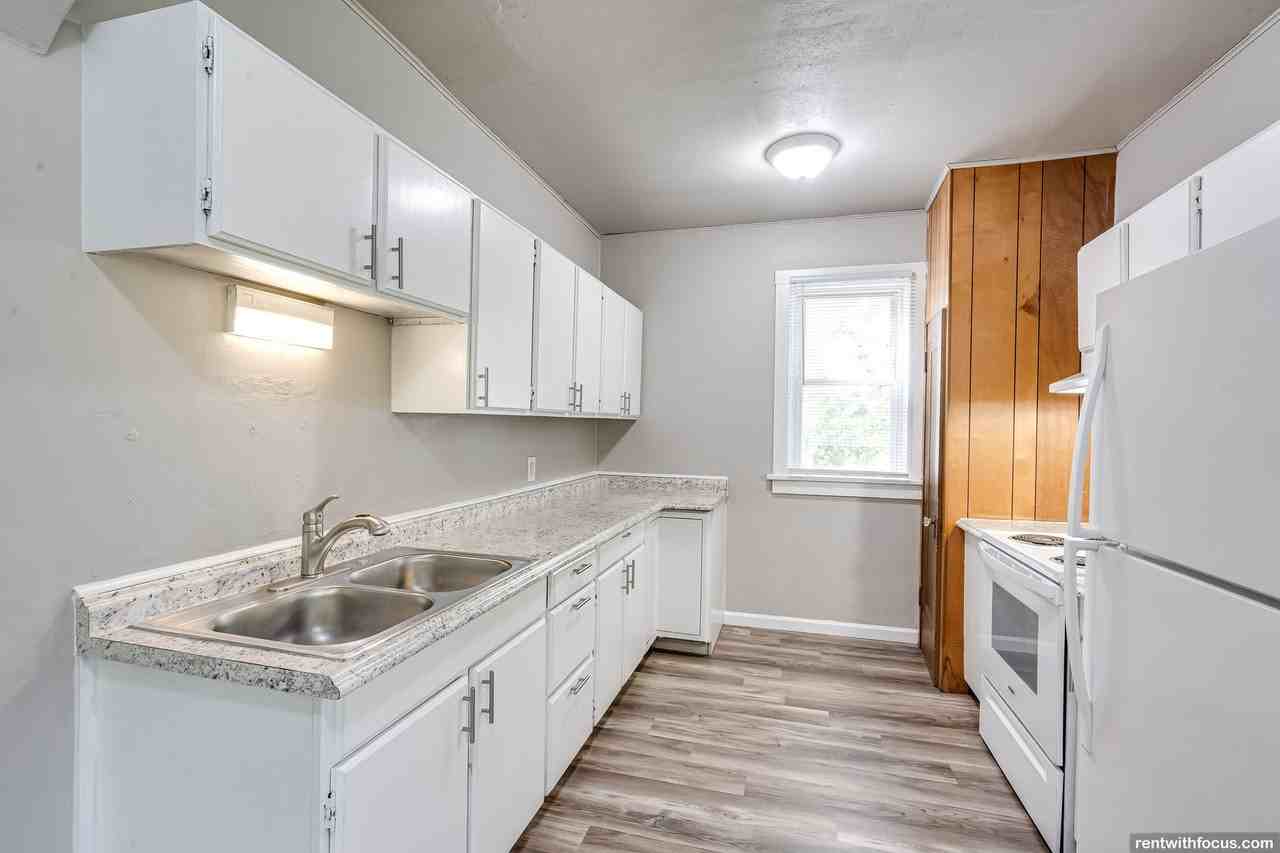 110 - 112 E. Franklin St - Photo 2 of 22