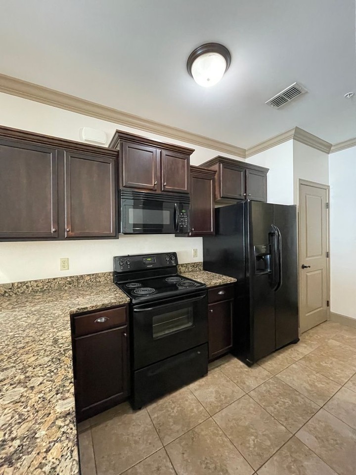 Woodbury Row - Photo 5 of 50