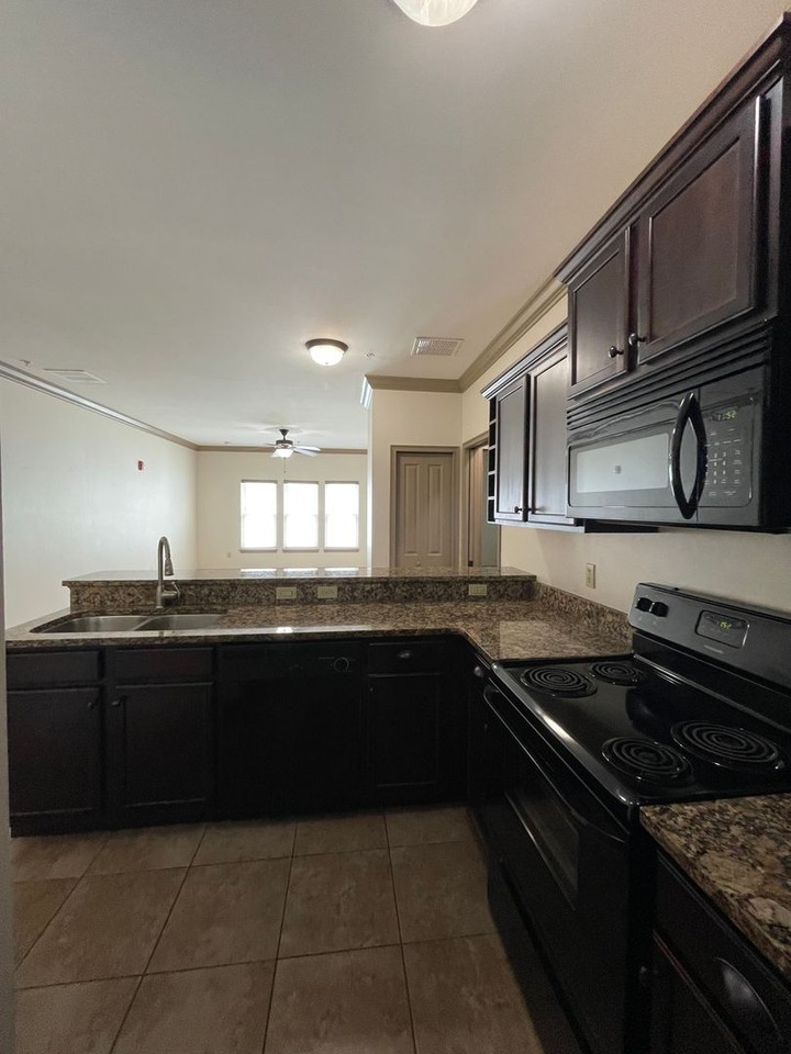 Woodbury Row - Photo 6 of 50