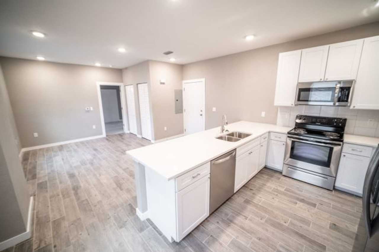 Woodbury Row - Photo 2 of 20