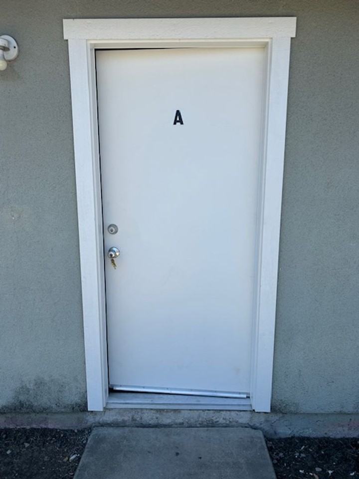 400 N. Hall - House, #A, #C, #D - Photo 2 of 7