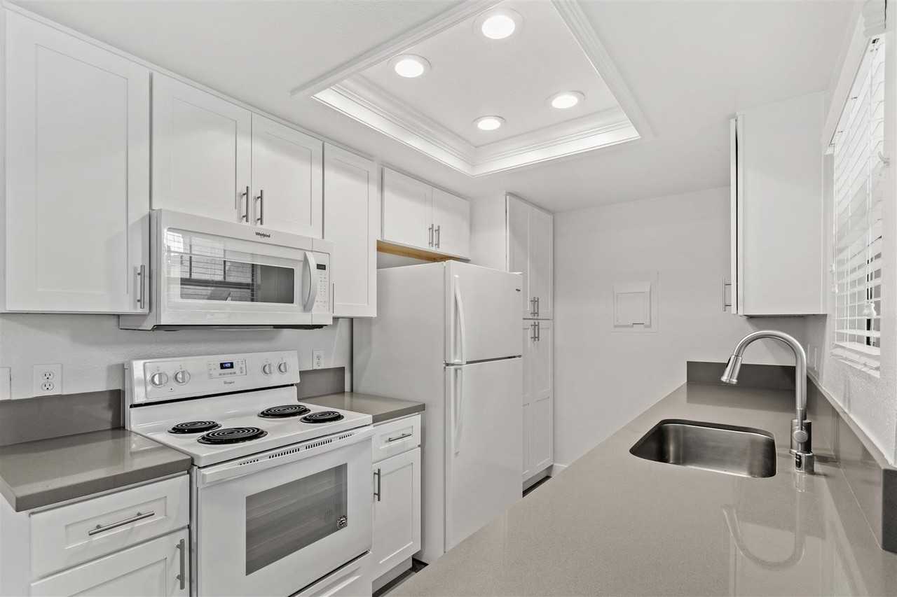 30001 Golden Lantern #304 - Photo 5 of 17