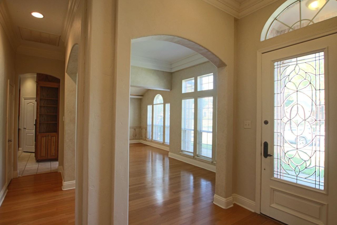 1202 River Bend Dr - Photo 2 of 32
