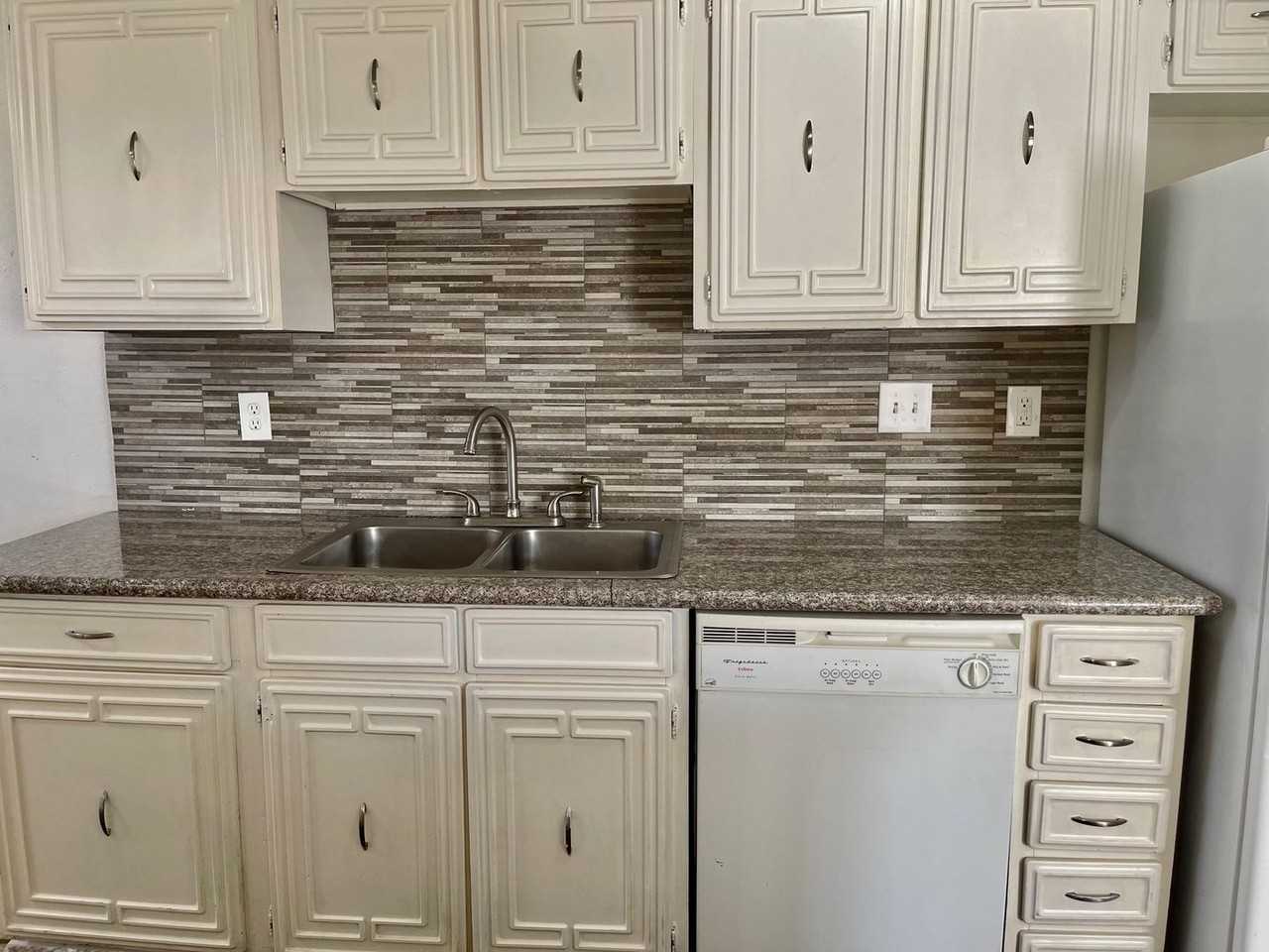 2310 Chapel Hill Ln - Photo 3 of 24