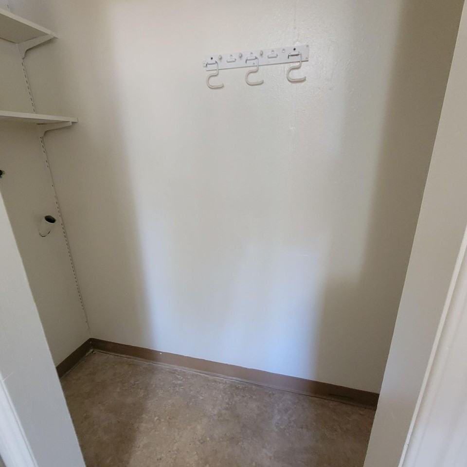 4240 Myrtlewood Dr - Photo 5 of 11