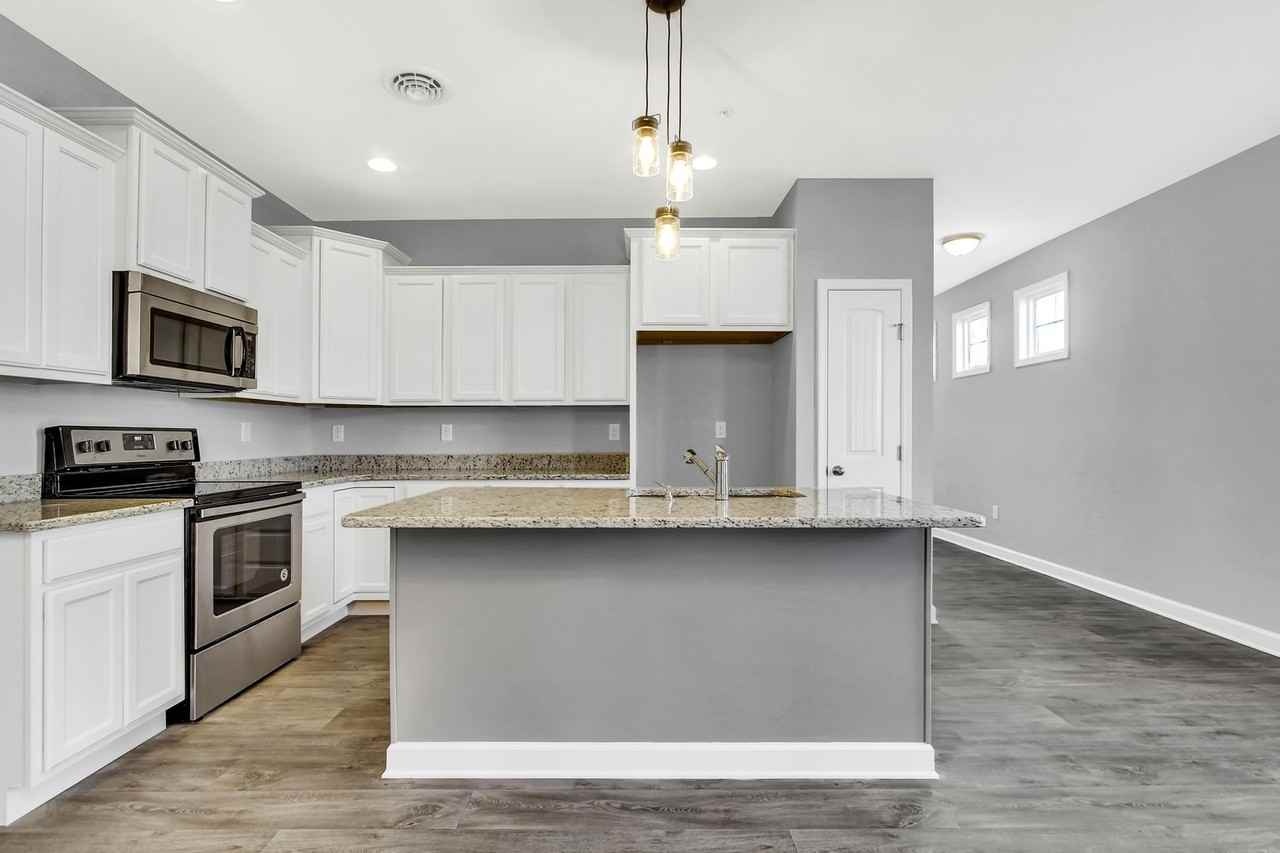 218 S Center St - Photo 3 of 5