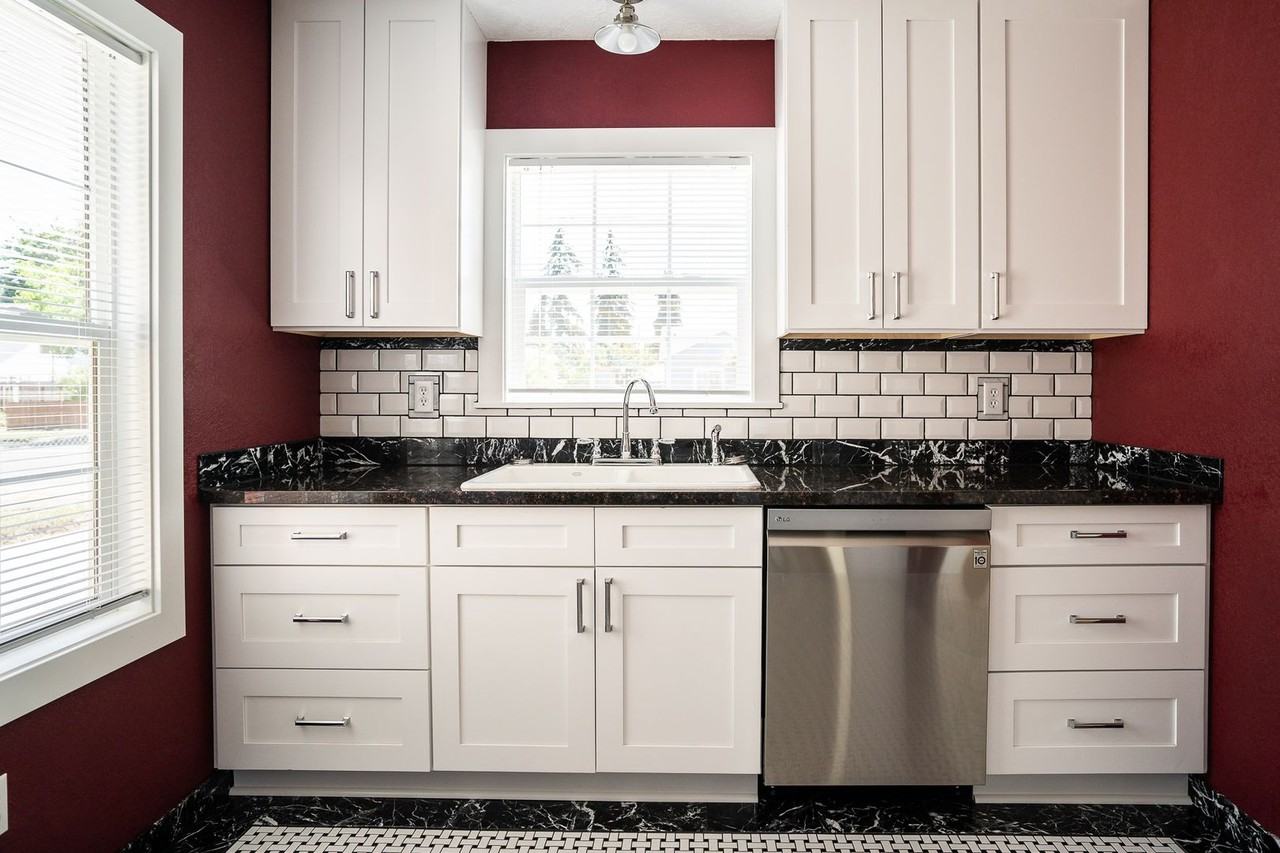 1405 Water Ave Ne - Photo 3 of 41