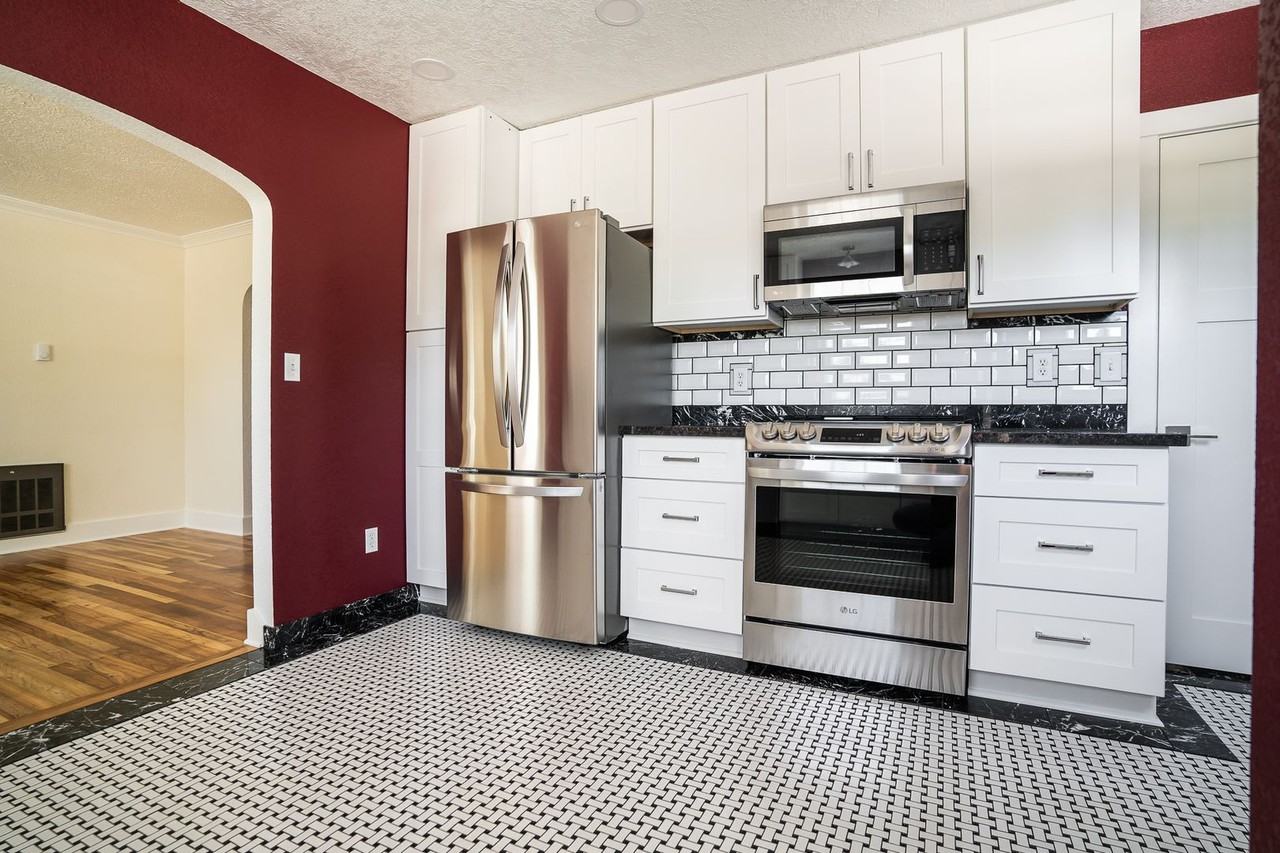 1405 Water Ave Ne - Photo 4 of 41