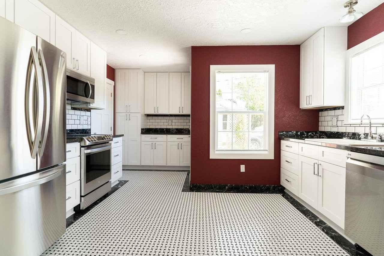 1405 Water Ave Ne - Photo 5 of 41