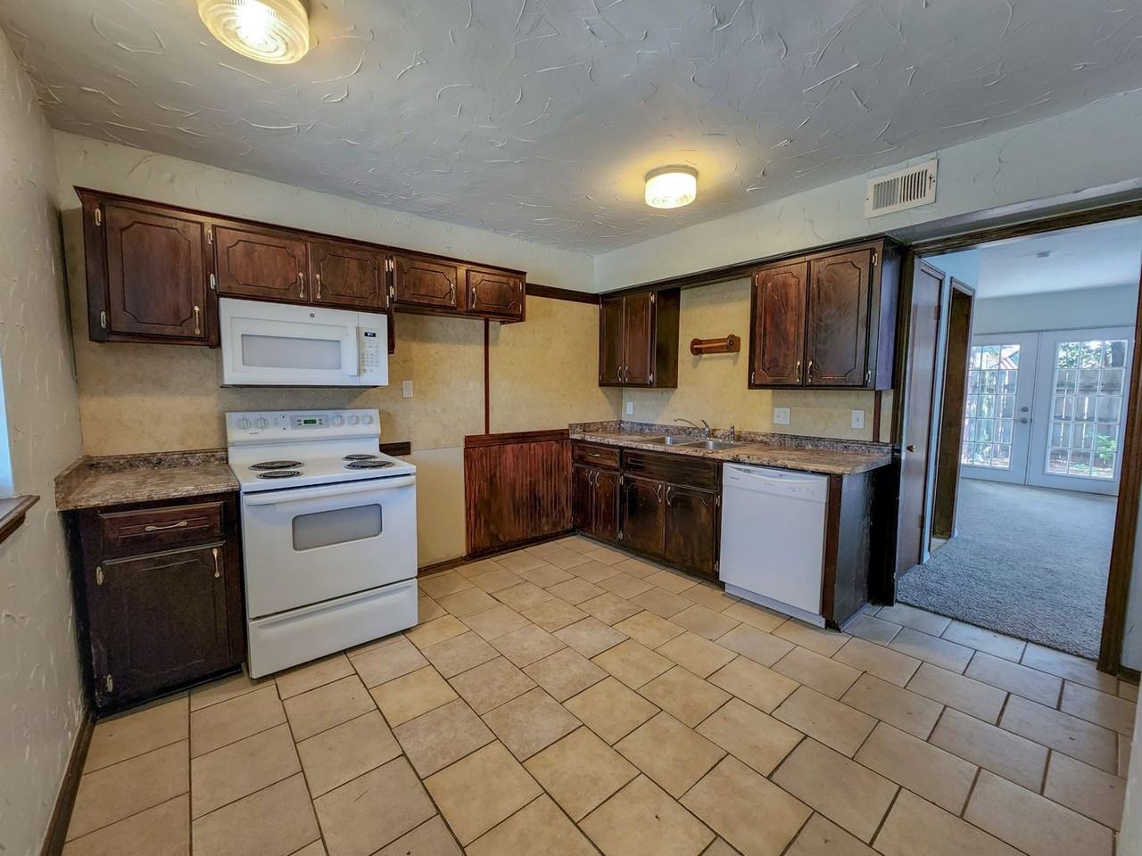 3901 N Kickapoo Ave #40 - Photo 6 of 43
