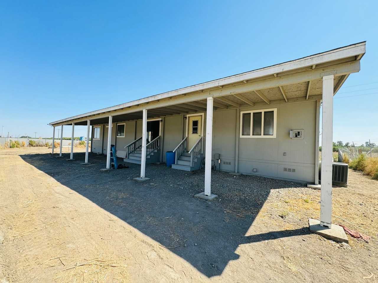 16125 S Willis Rd - Photo 2 of 9