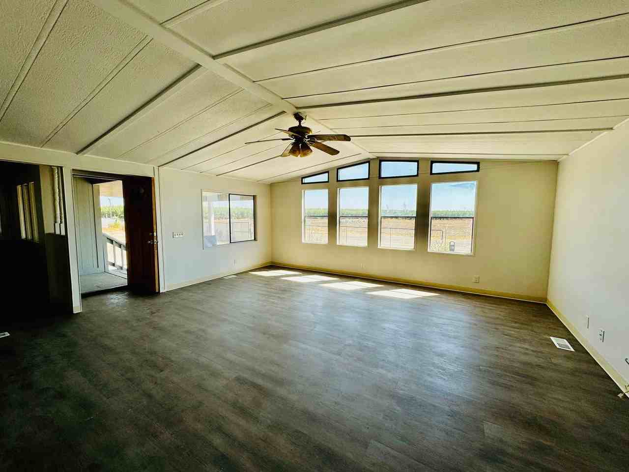 16125 S Willis Rd - Photo 3 of 9
