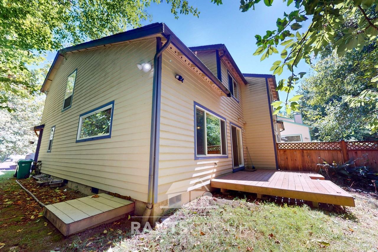1613 Eastside St Se - Photo 6 of 26