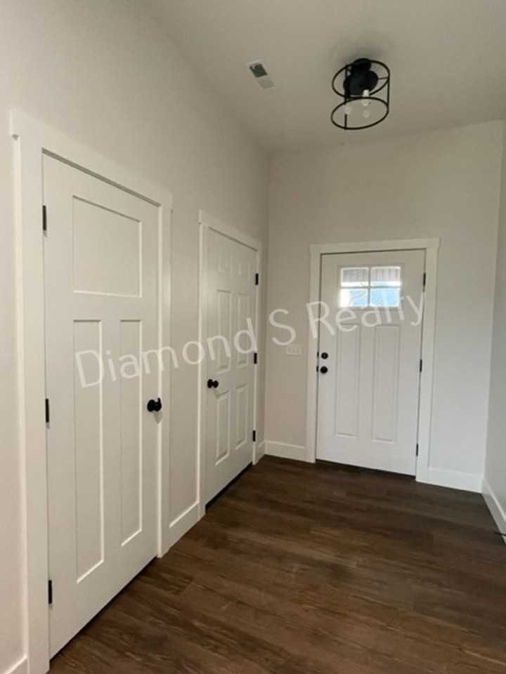 2440 Athens - Photo 3 of 19