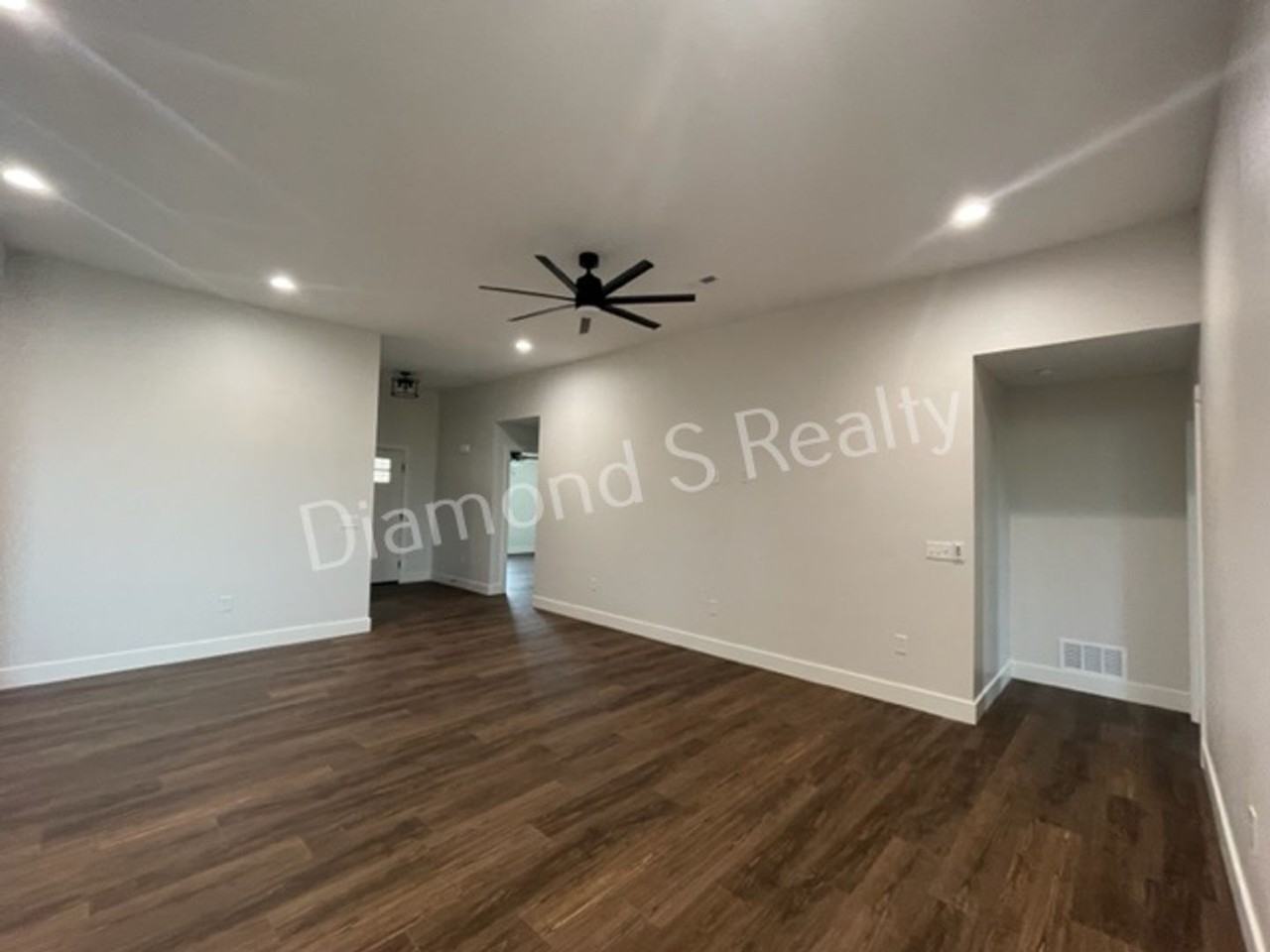 2440 Athens - Photo 4 of 19