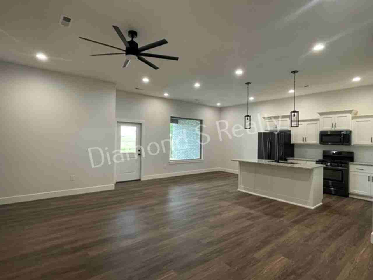 2440 Athens - Photo 5 of 19