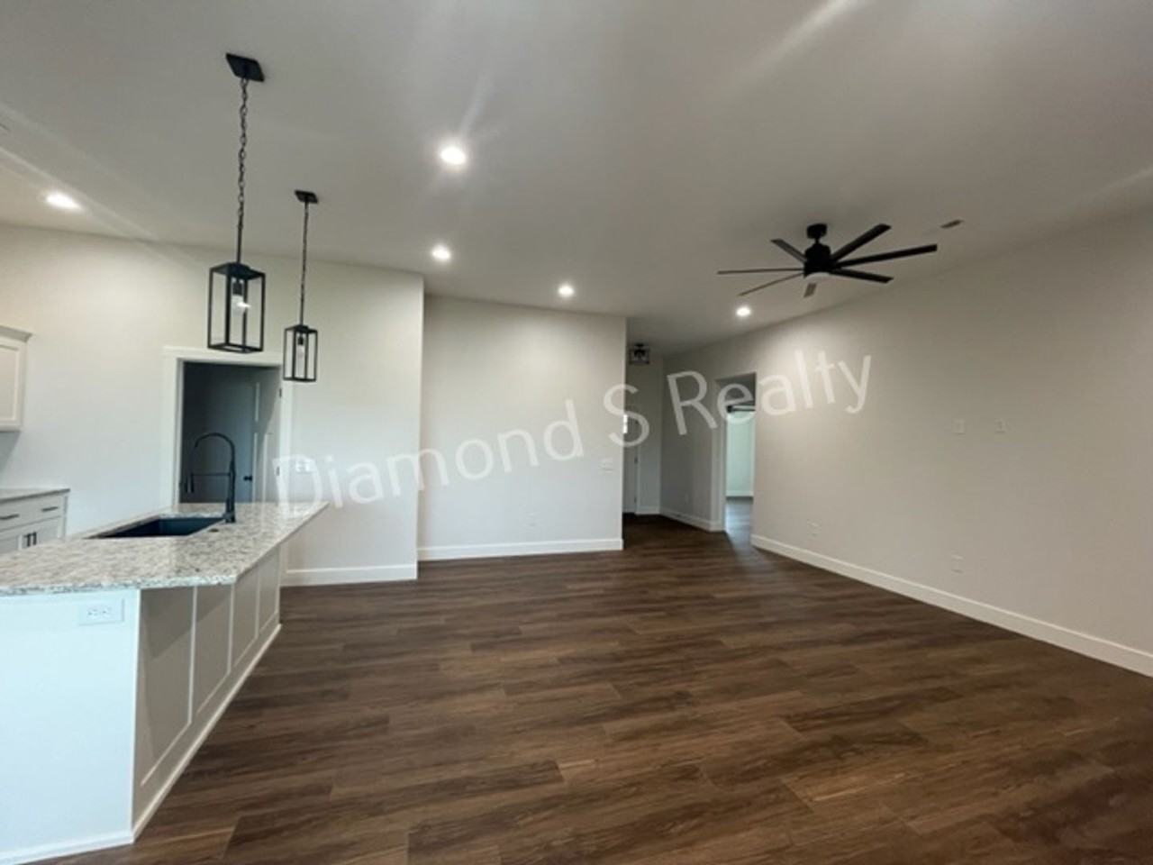 2440 Athens - Photo 6 of 19