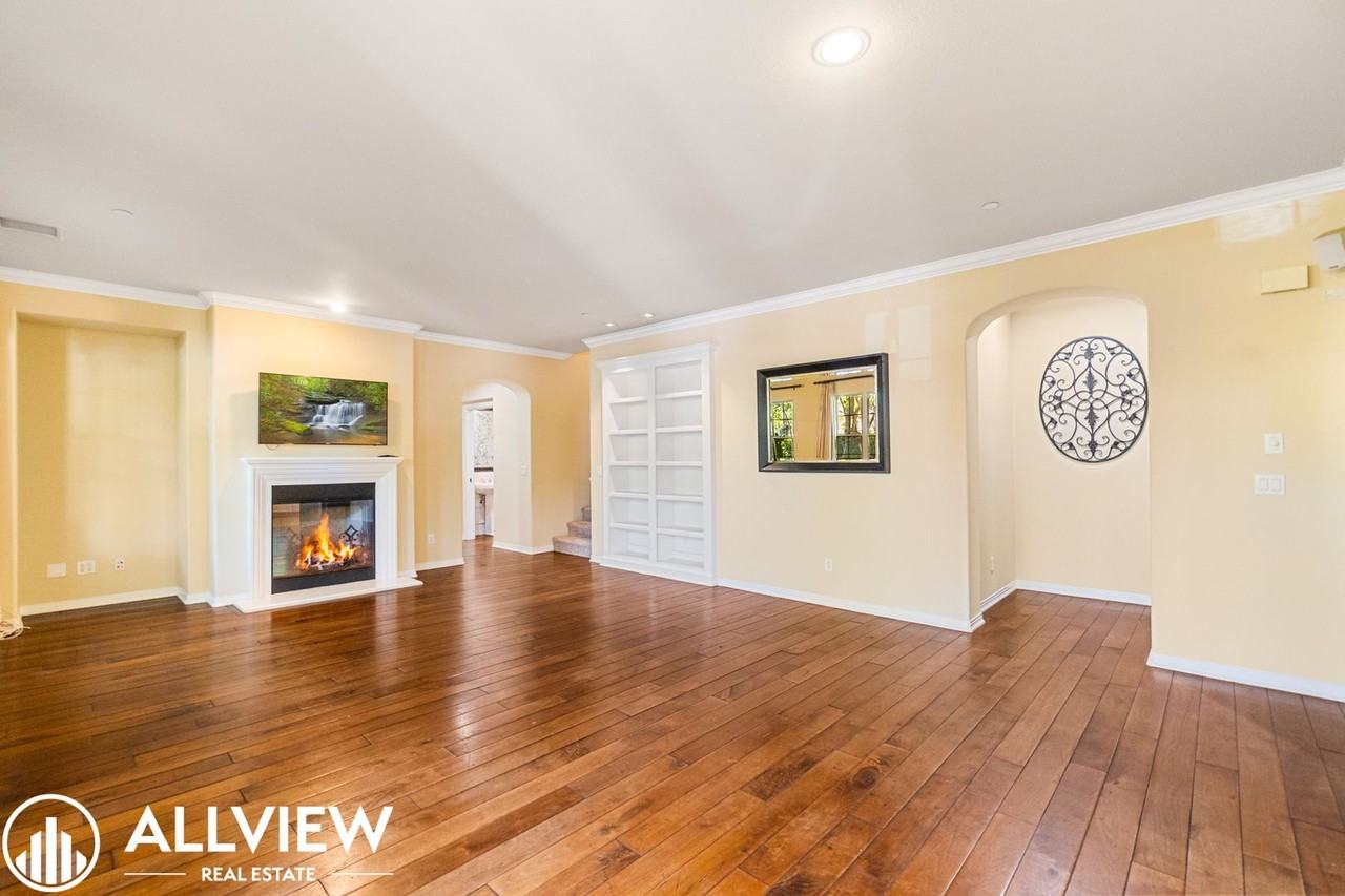 100 Townsend - Photo 2 of 35