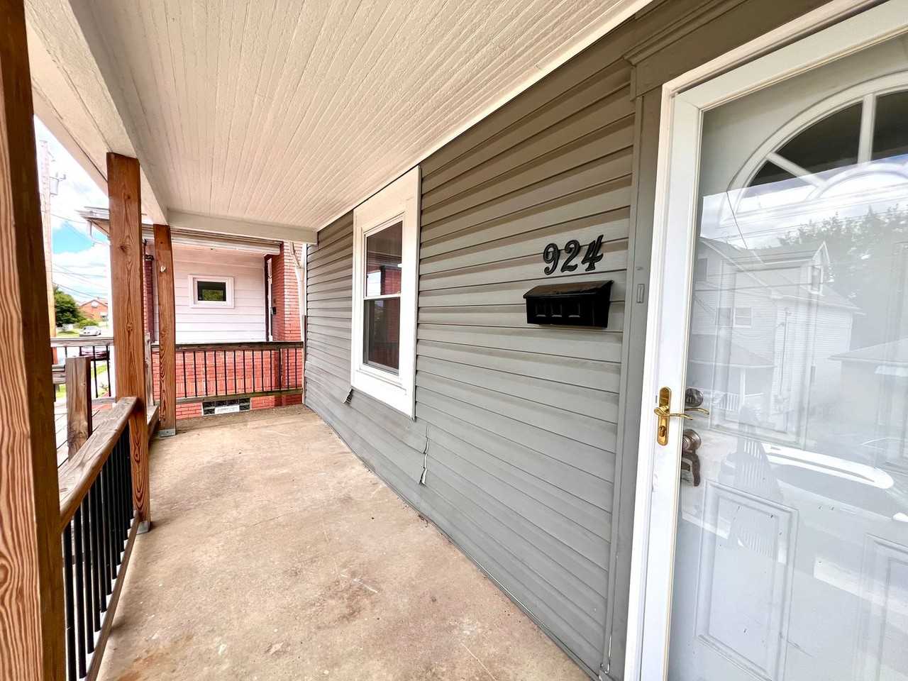924 Lenz Ave - Photo 5 of 29