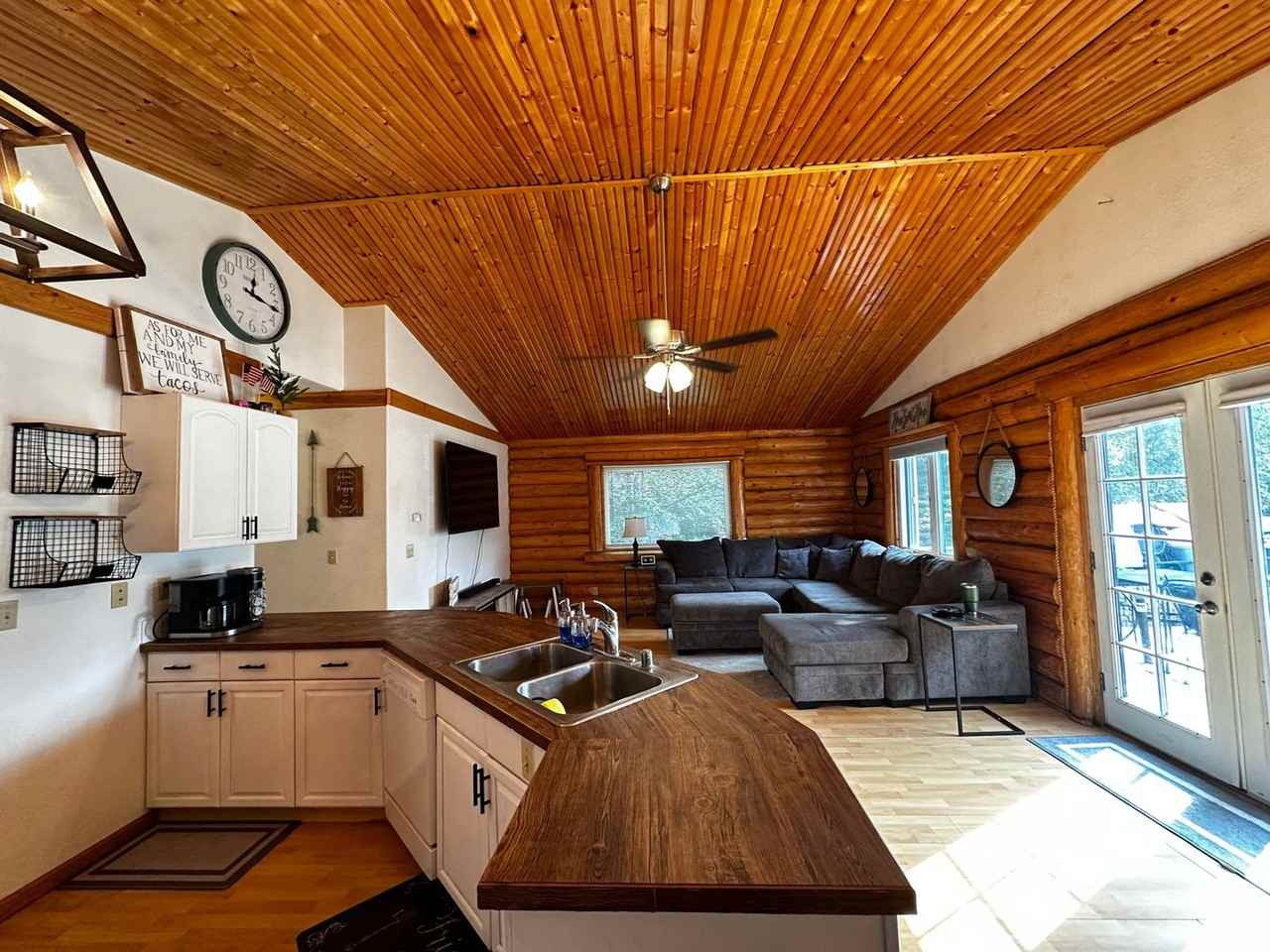 203 E 6th Ave - Photo 3 of 18