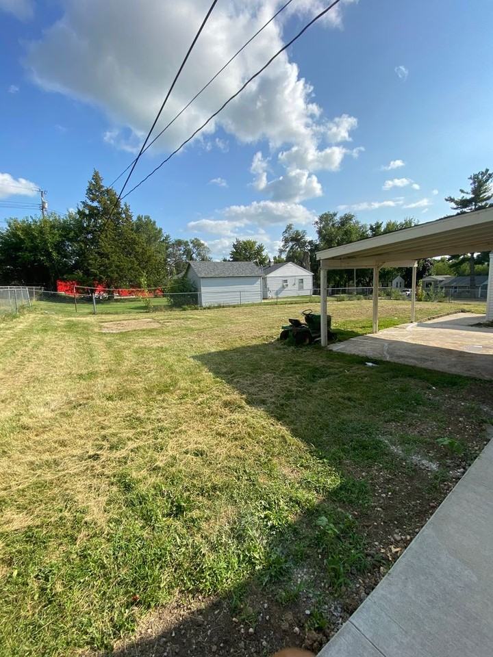 702 E 20th St S - Photo 4 of 11