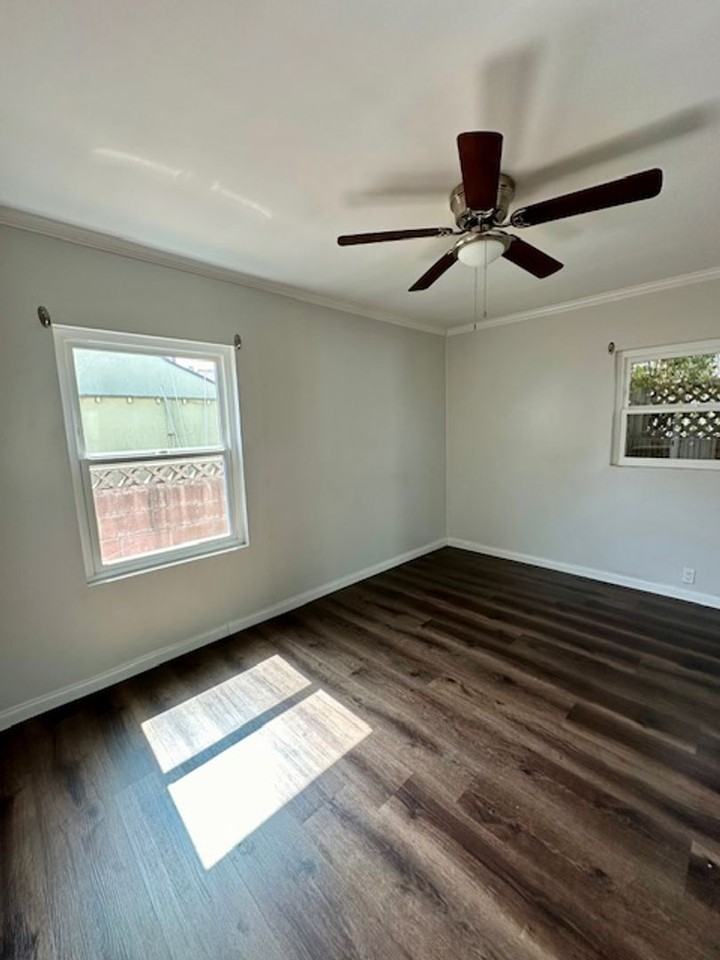 2612 1/2 S Harcourt Ave - Photo 2 of 9