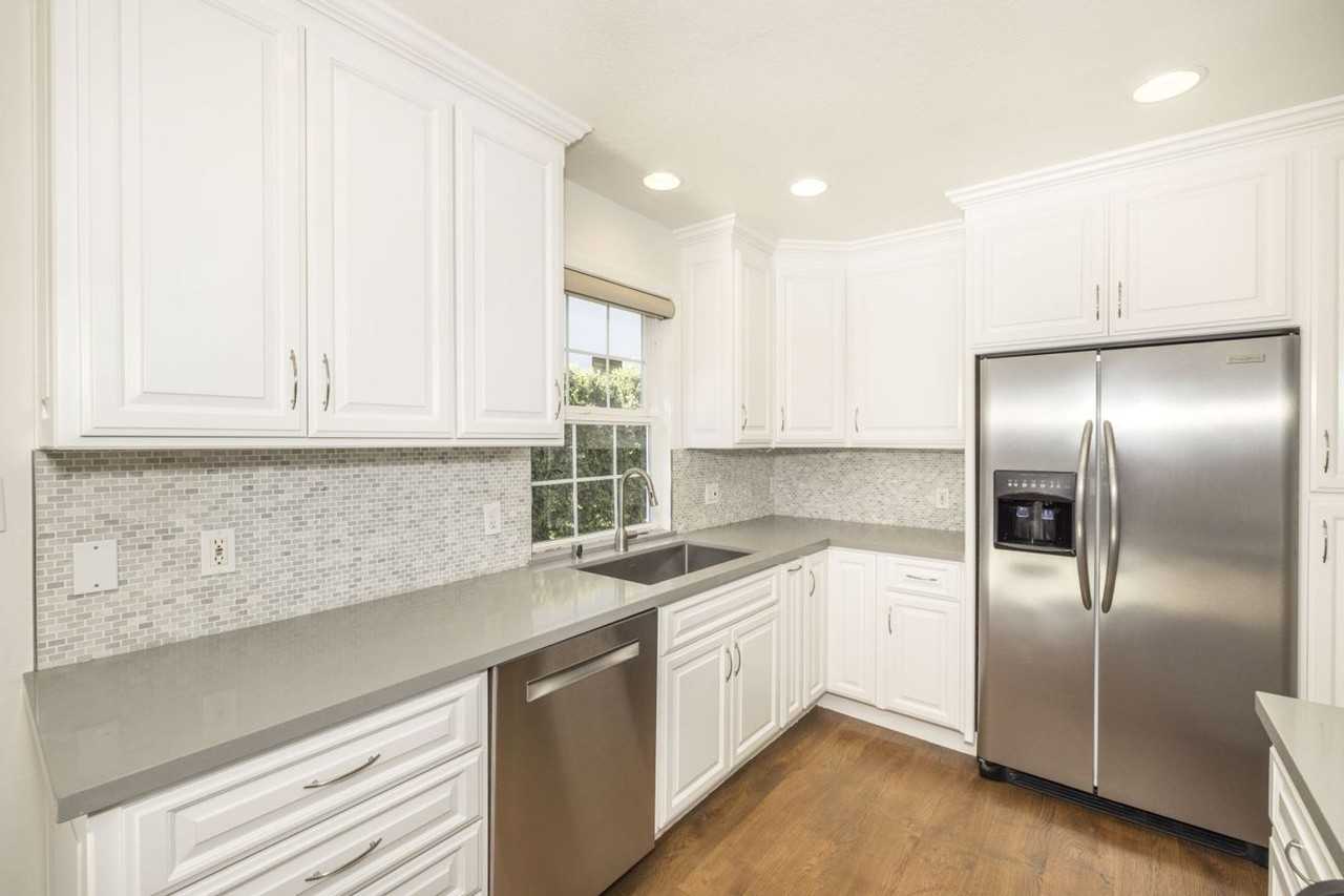 115 Walnut St - Photo 5 of 19
