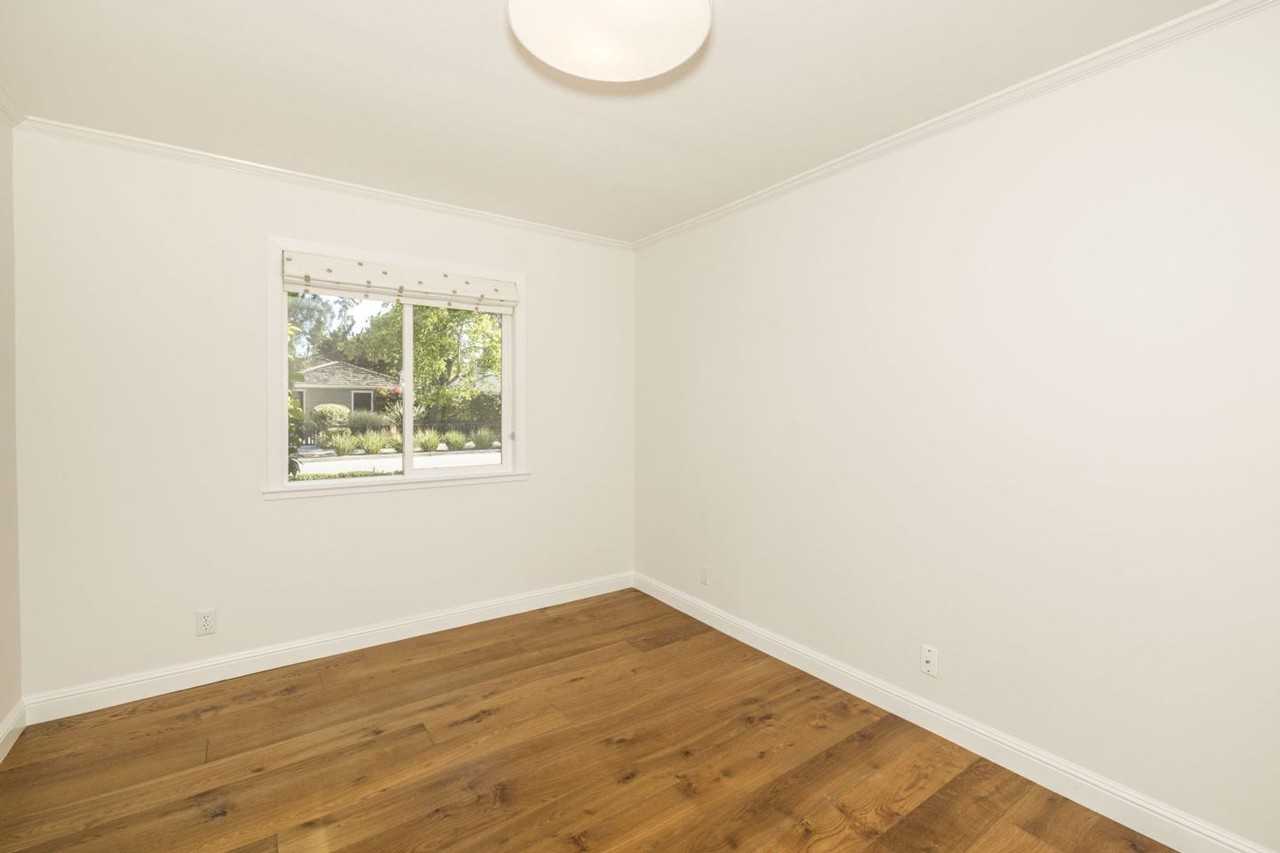 115 Walnut St - Photo 7 of 19