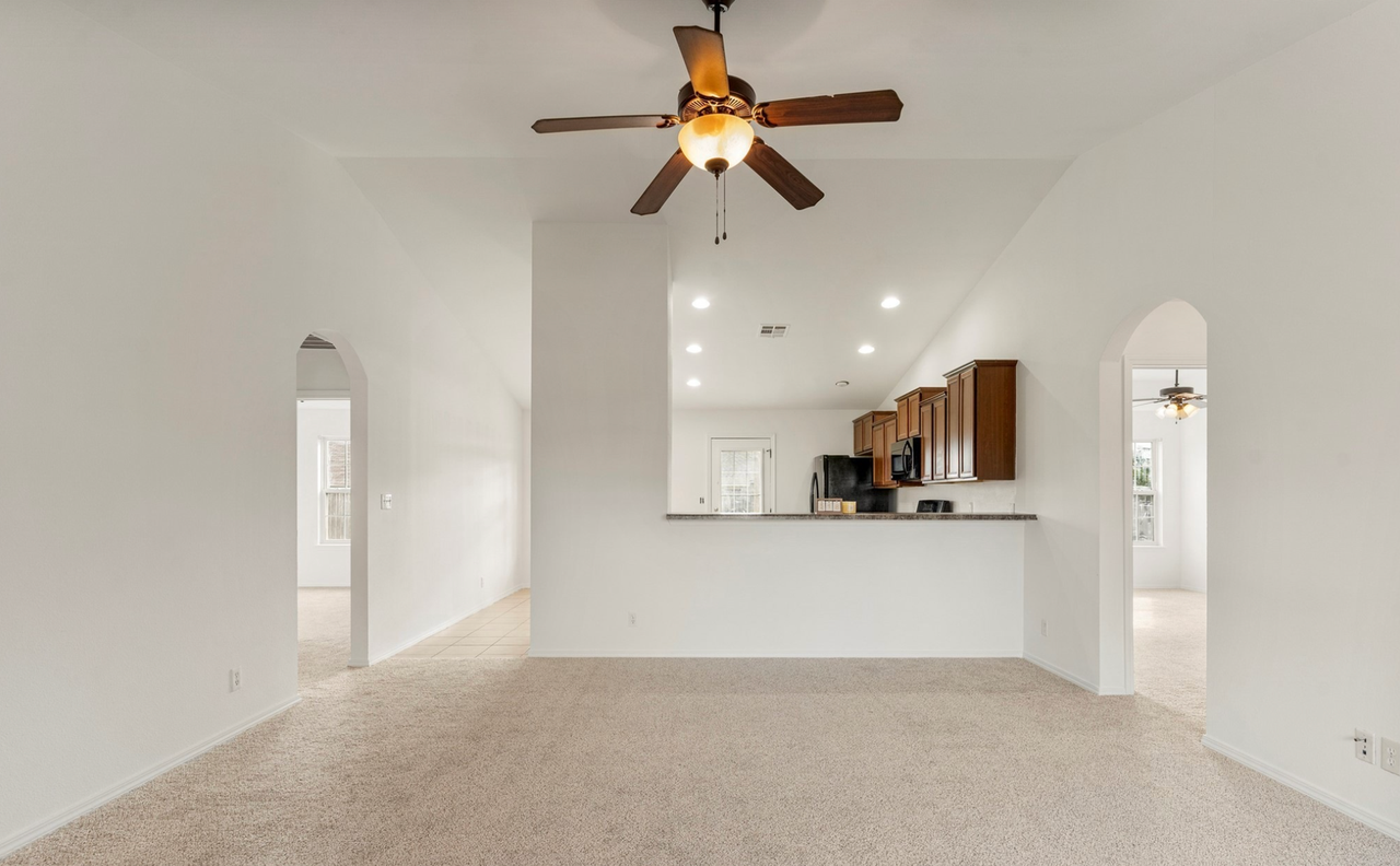 14841 S Glenn St - Photo 3 of 28