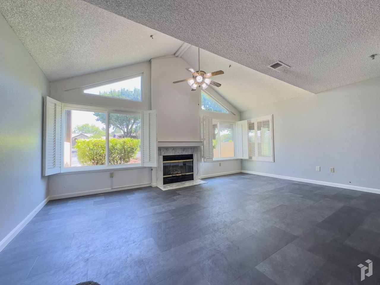 30 Sierra Lakeside Ln - Photo 4 of 20