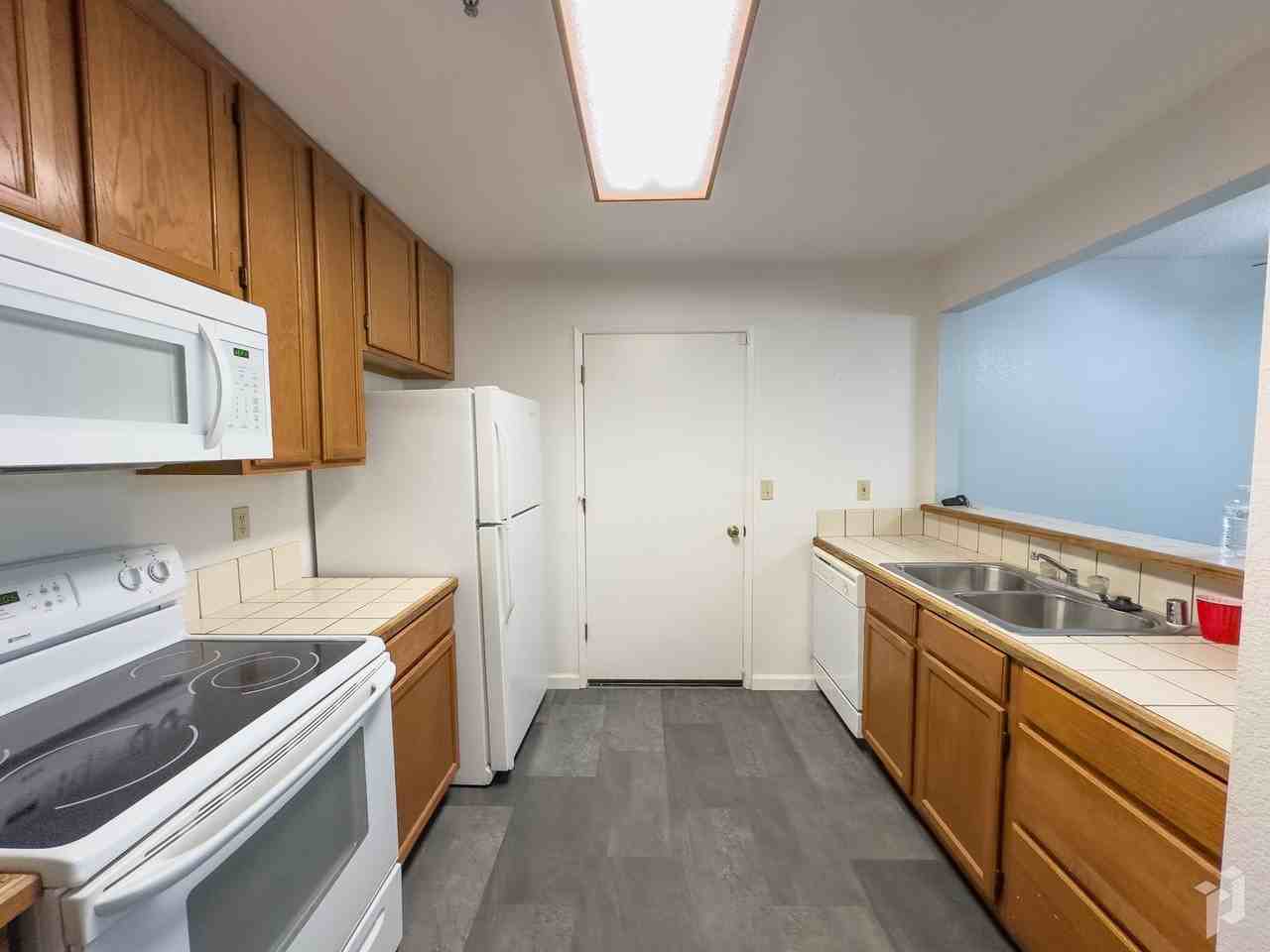 30 Sierra Lakeside Ln - Photo 6 of 20