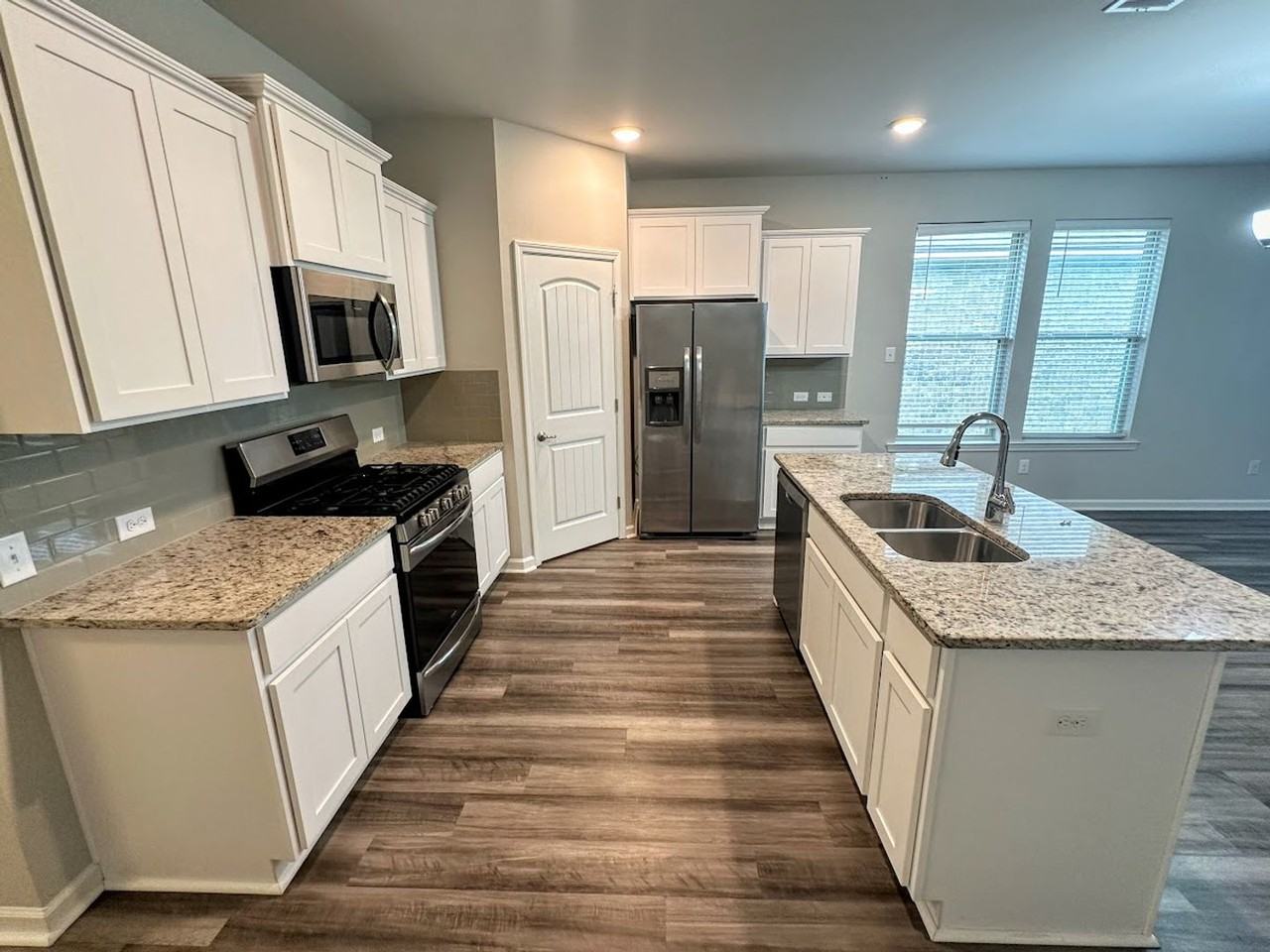 2444 Fenimore Loop - Photo 3 of 21