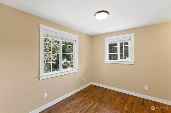 13341 31st Ave Ne - Photo 3 of 11