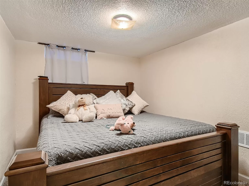 9147 Beechwood Dr - Photo 2 of 19