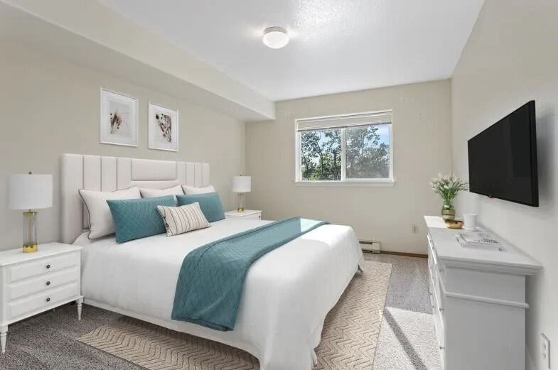 Gateway Plaza Apartments - Photo 2 of 5