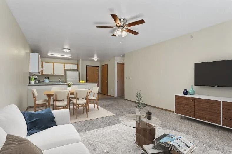 Gateway Plaza Apartments - Photo 4 of 5