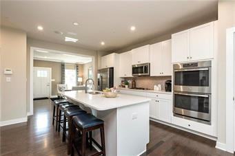 1037 Watson Ct - Photo 3 of 7