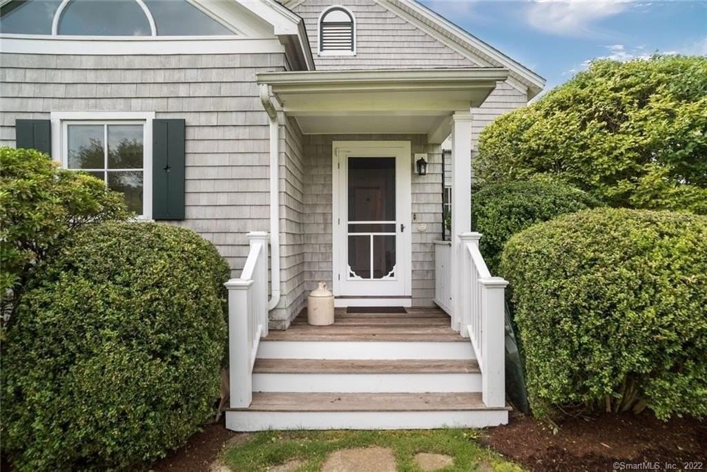 43 Soundview Ave - Photo 4 of 31